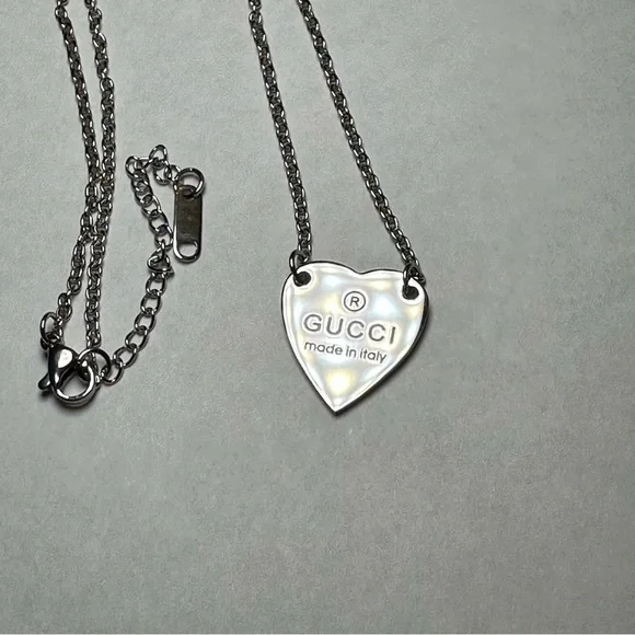 Like New Gucci TRADEMARK NECKLACE WITH HEART PENDANT - Picture 4 of 6